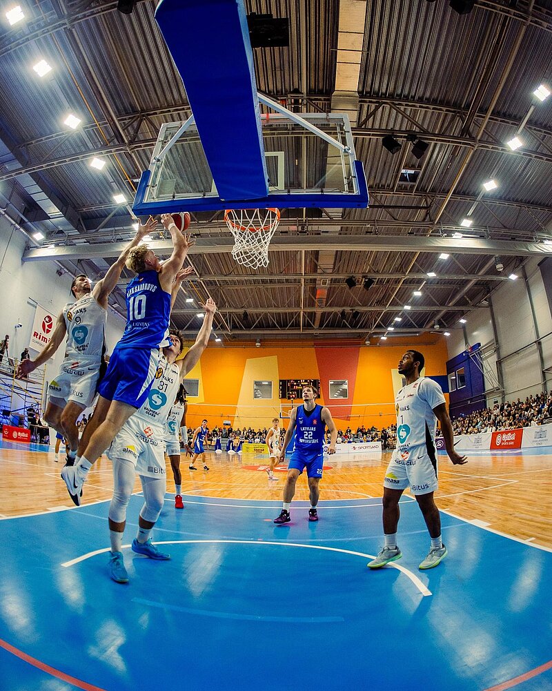 Basketbola komanda “Latvijas Universitāte” spēles galotnē piekāpjas “Kalev Cramo”