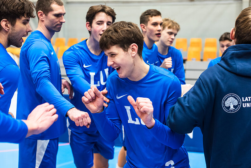 LU basketbola komanda piekāpjas čempionvienībai